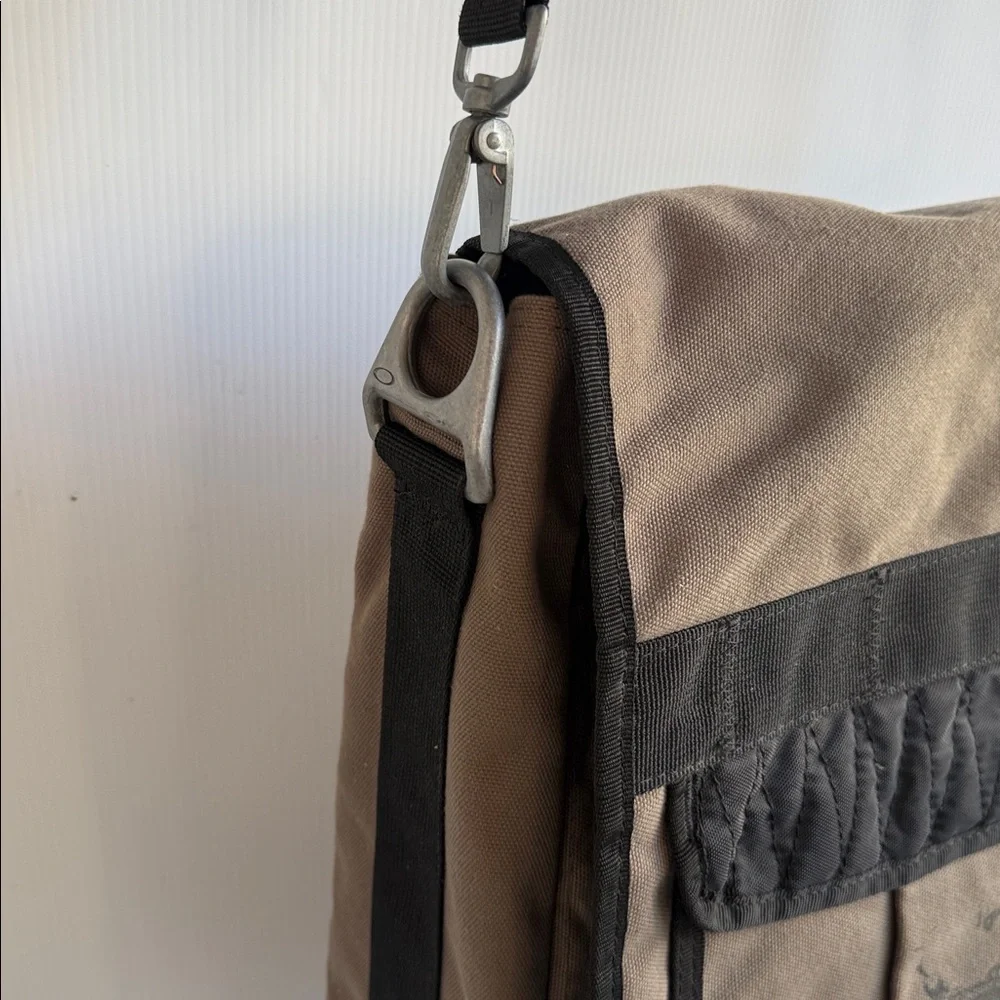 VINTAGE OAKLEY TACTICAL FIELD GEAR CROSSBODY MESSENGER LAPTOP BAG GORPCORE ARMY